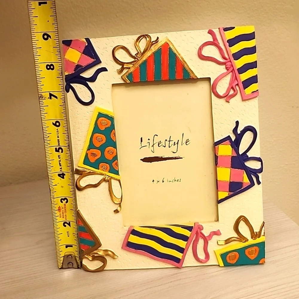 Present themed photo frame